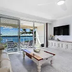 Poinsettia Beach Broadwater Retreat