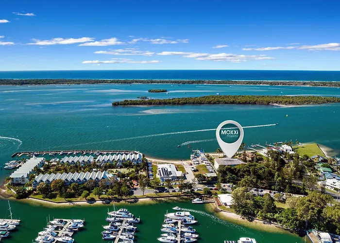 Poinsettia Beach Broadwater Retreat