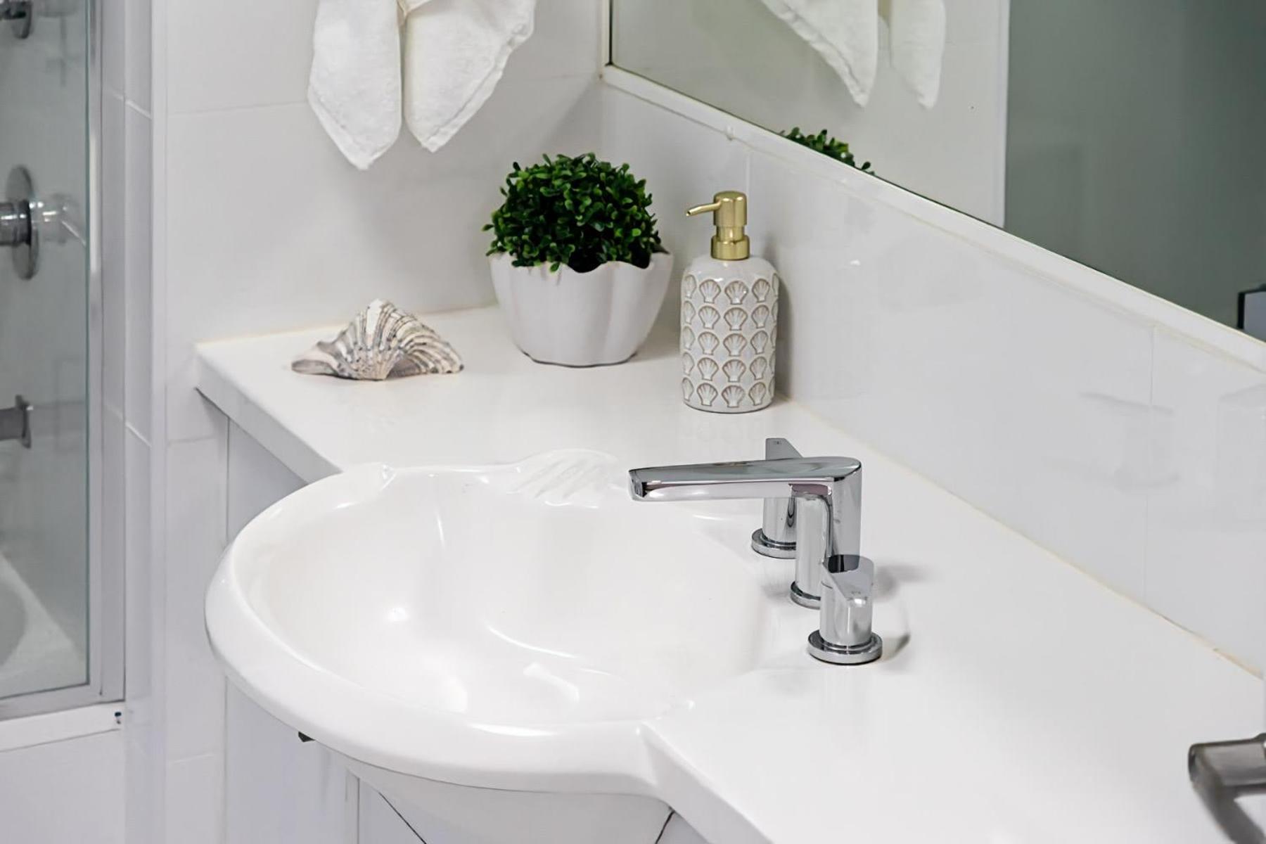 Poinsettia Beach Broadwater Retreat * Gold Coast