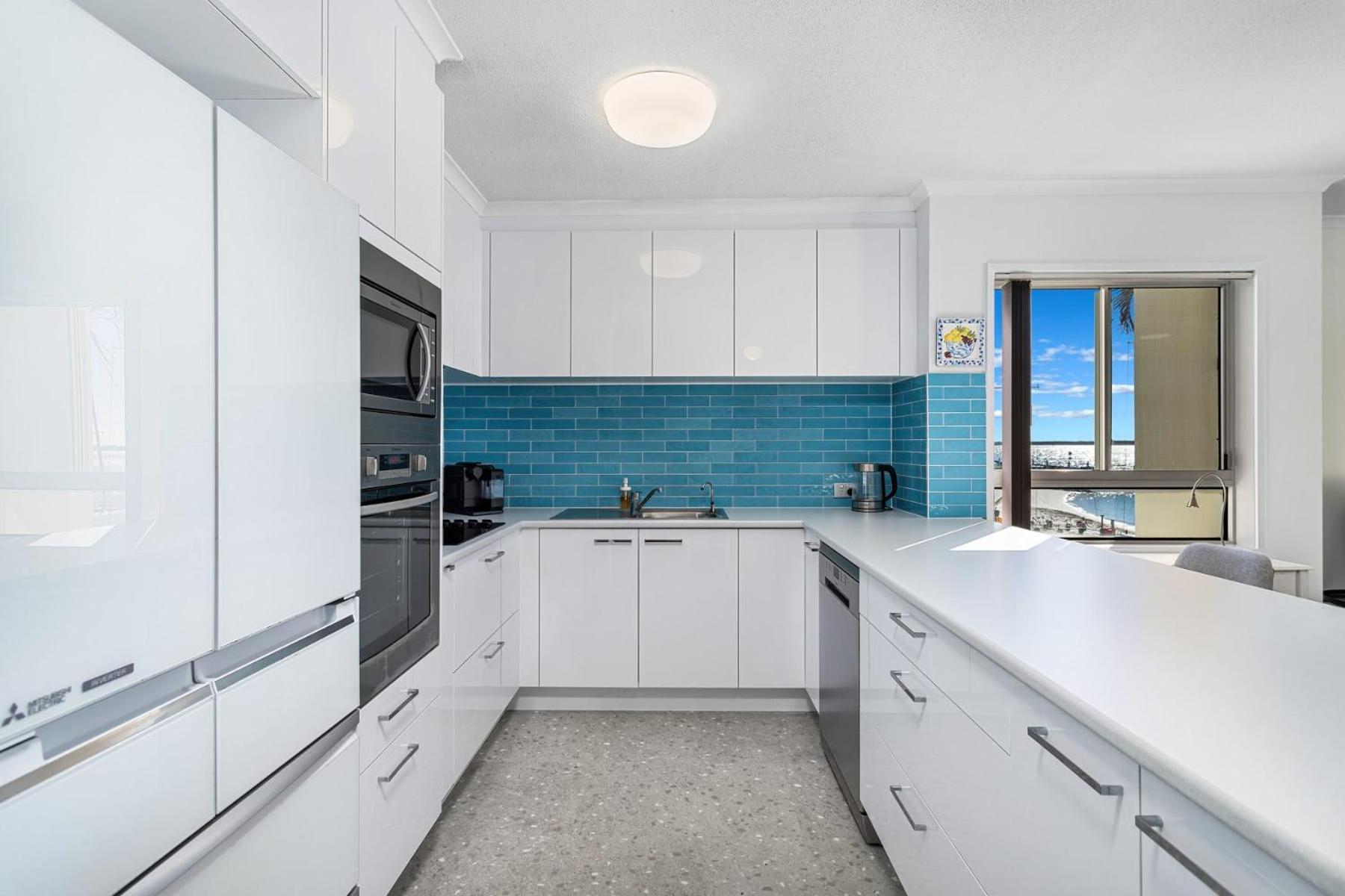 Poinsettia Beach Broadwater Retreat